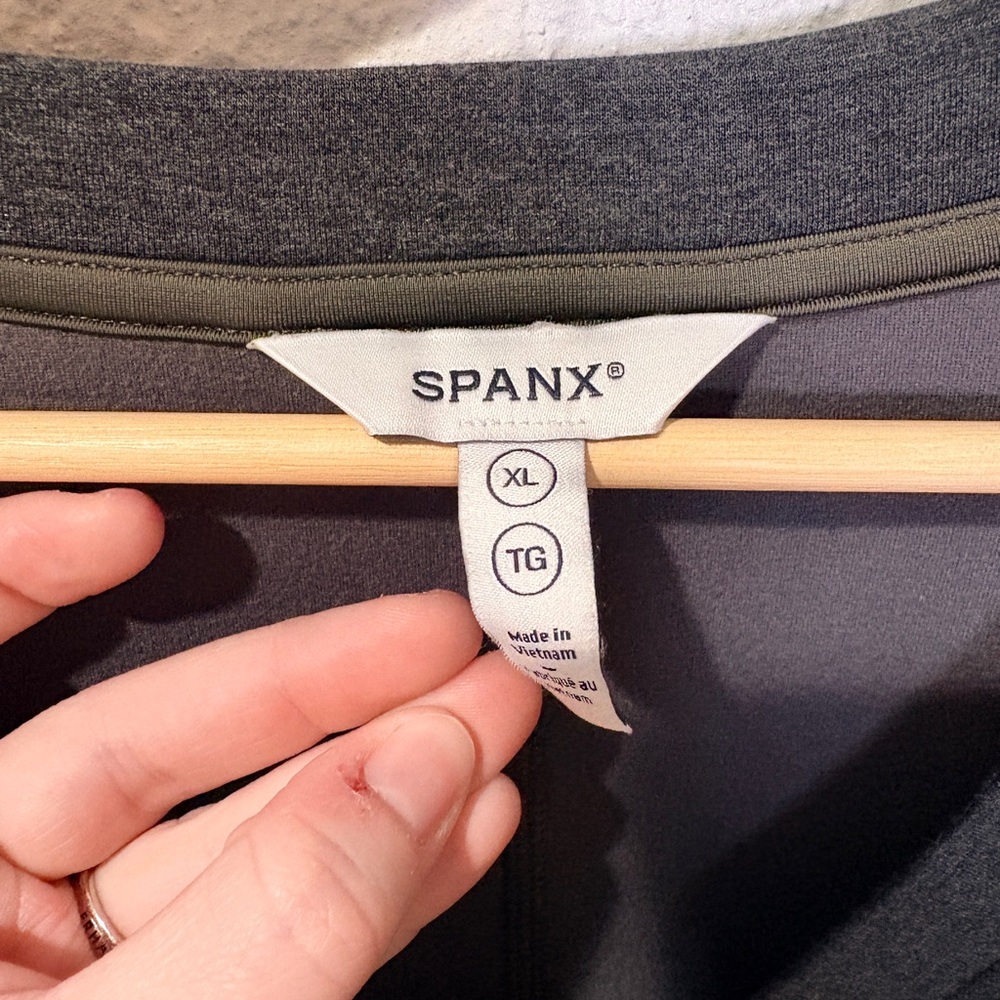 SPANX Dark Gray V-Neck Tunic - Picture 4 of 6